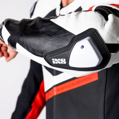 Кожен екип цял iXS Ace 1.0 черен-бял-червен