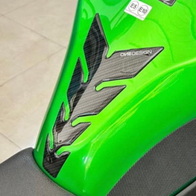 Протектор за резервоар OneDesigin CARBON LOOK PAD1P