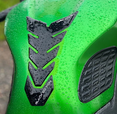 Протектор за резервоар OneDesigin BLACK GLOSSY CGBE2P