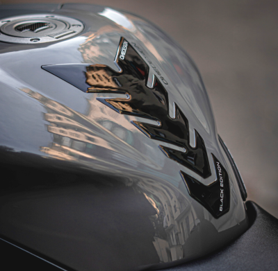 Протектор за резервоар OneDesigin BLACK GLOSSY CGBE2P