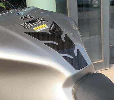 Протектор за резервоар OneDesigin CARBON LOOK PADM1P