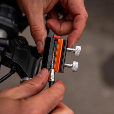 Инструмент за смазване на жила Tru-Tension Cable Monkey